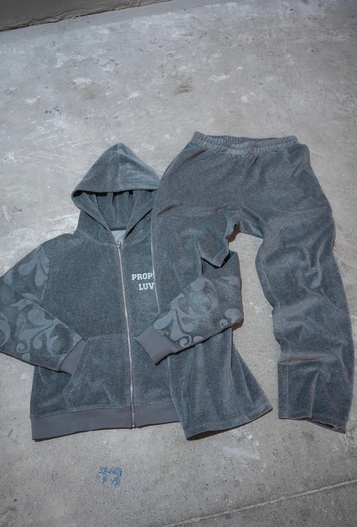 FR0ZE zip-up (PREORDERED ITEM 2-4WEEKS)